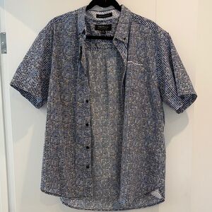 Men’s Short-Sleeve Blue & White Patterned Button-Down Shirt